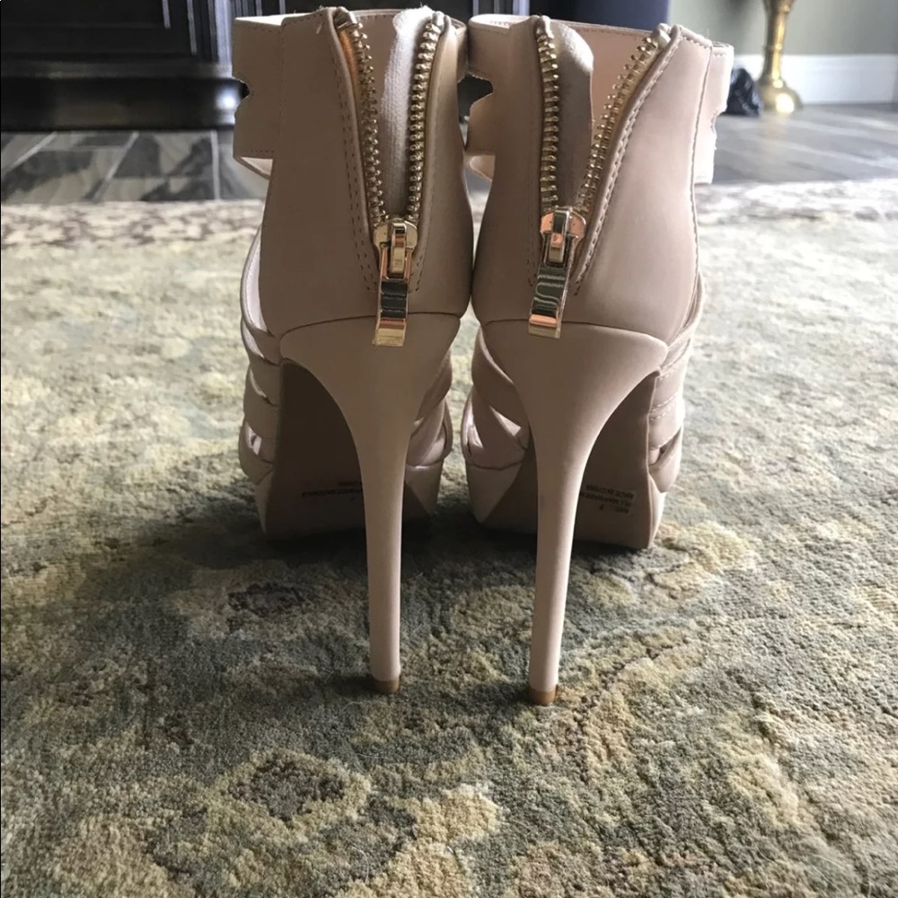 Nude Heels - Picture 2 of 4